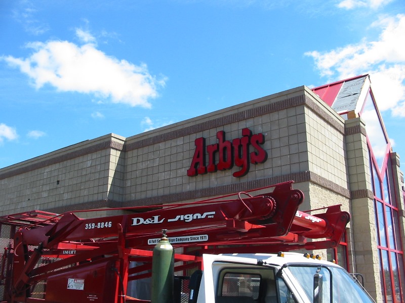 Arby\'s Building Signage Installation