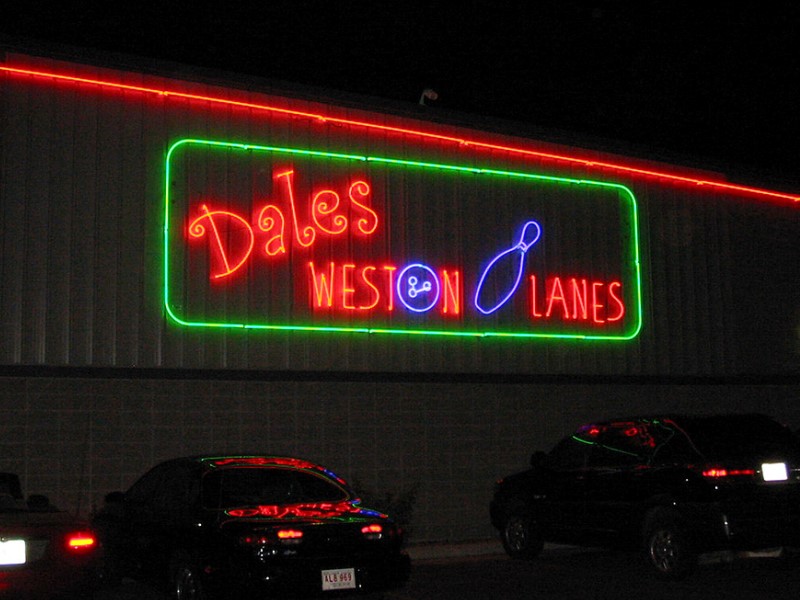 Weston Lanes Neon Signage